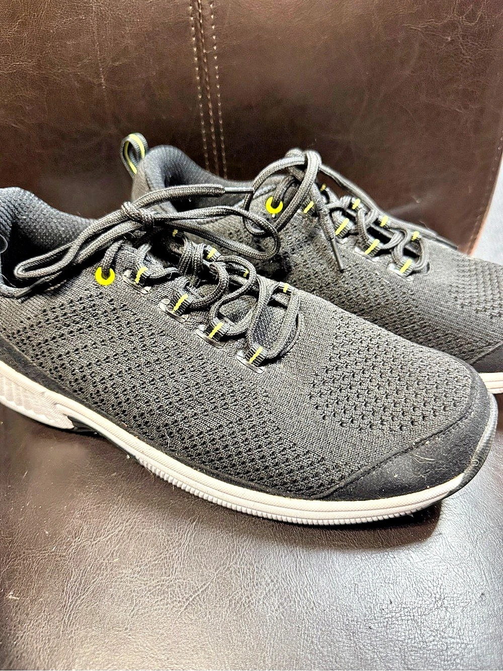 Women's orthofeet Shoes size 10.5 B Black & White. Like new!